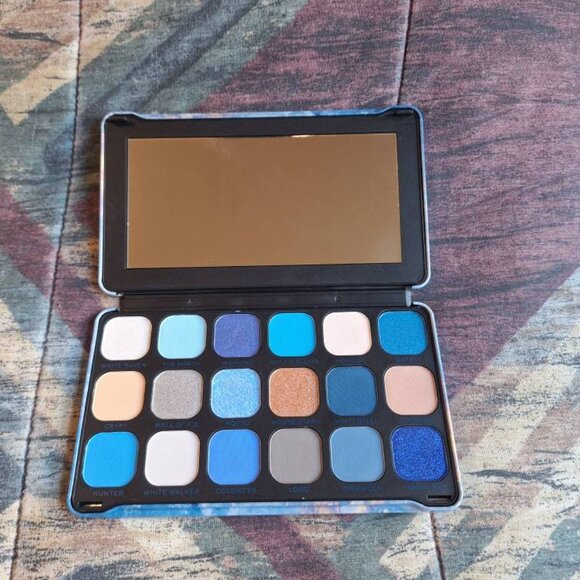 ❄️ Revolution x Game of Thrones – Winter Is Coming Palette - Picture 1 of 5